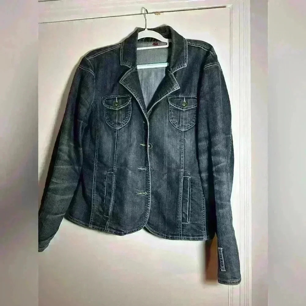 VTG Gitano Women’s 90’s Jean Jacket Blazer.
Size: XL. Double pockets